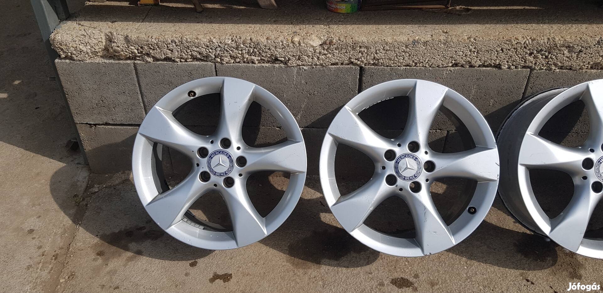 Eladó használt 5x112 17"  gyári Mercedes alufelni garnitúra.