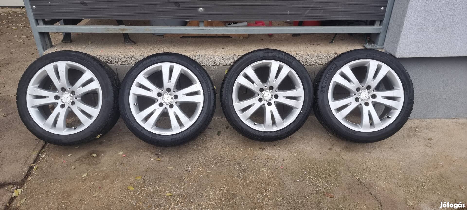 Eladó használt 5x112 17" gyári W204 Mercedes alufelni garnitúra.