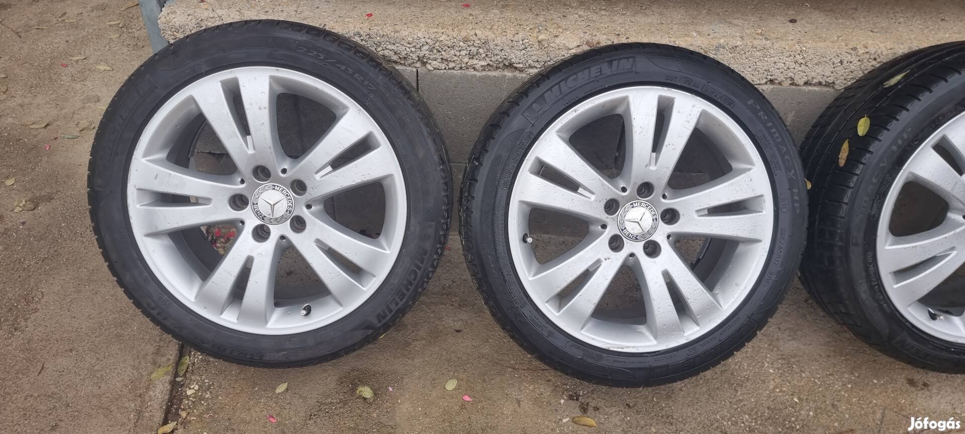 Eladó használt 5x122 17" gyári W204 Mercedes alufelni garnitúra.