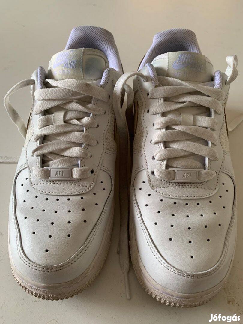 Eladó használt Nike Air Force 1 bőr cipő