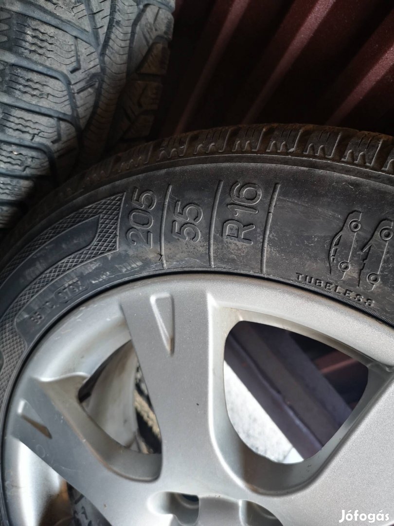 Eladó használt Skoda alufelni teligumival! 