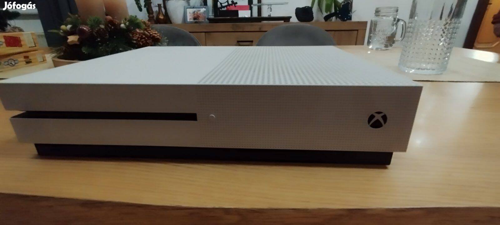 Eladó használt Xbox One S 500 GB, kontrollerrel