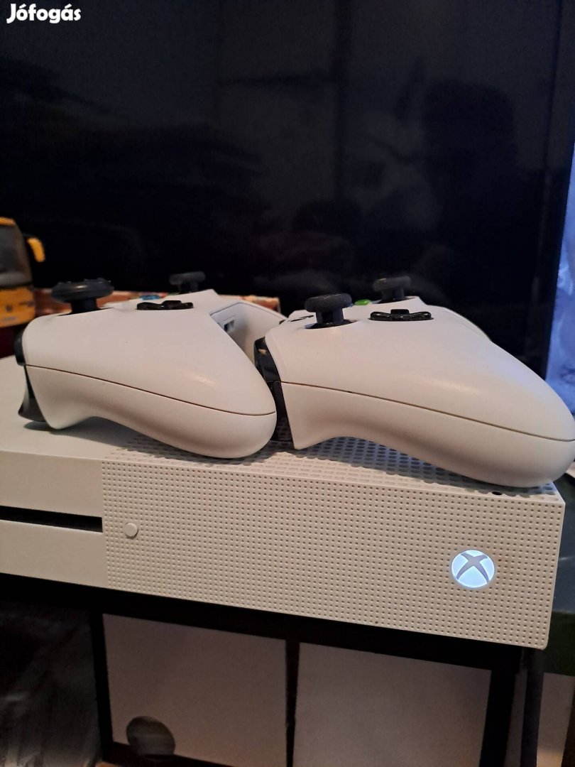 Eladó használt Xbox One consol