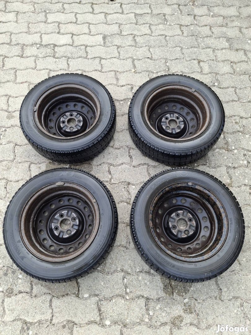 Elado használt Yaris lemez felnis kerék garnitúra 