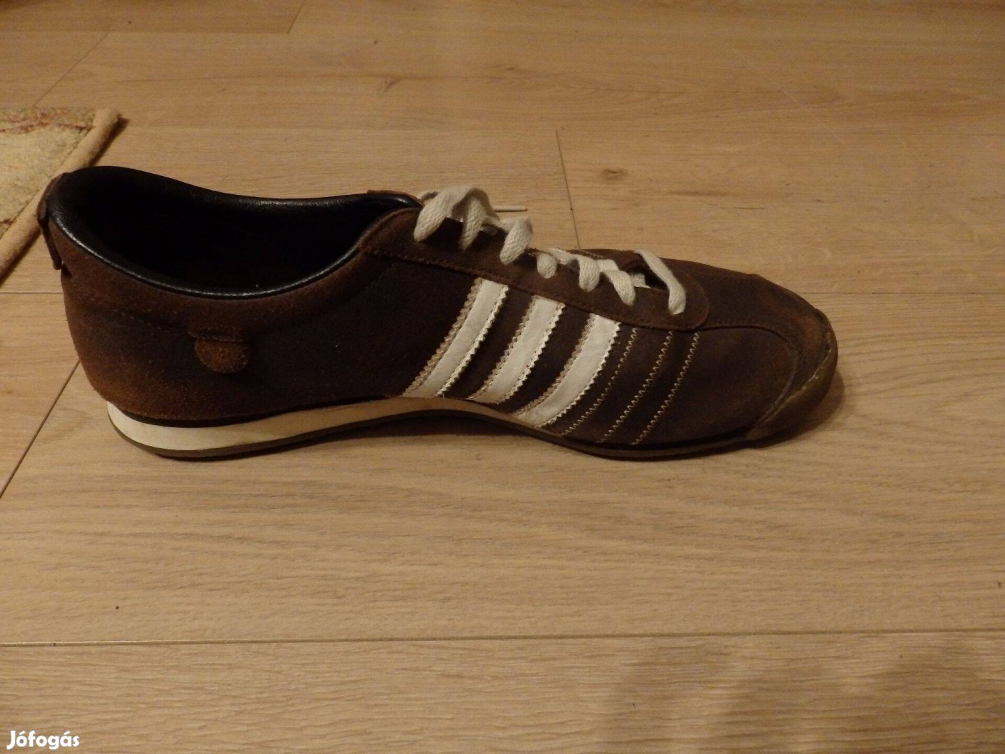 Eladó használt barna adidas velúr 46 os férfi cipő