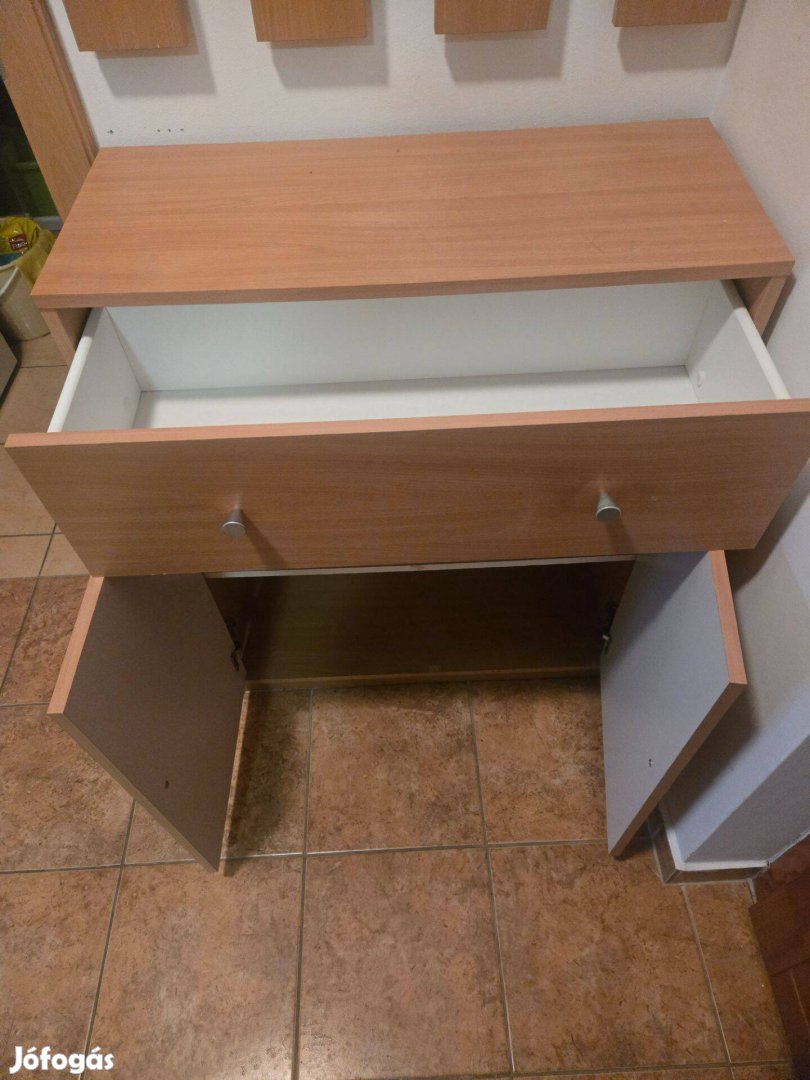 Eladó használt cipősszekrény