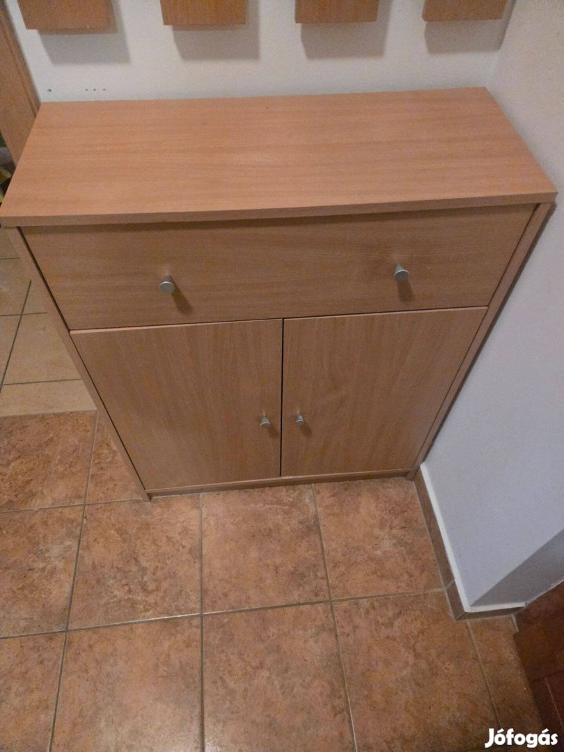Eladó használt előszobaszekrény