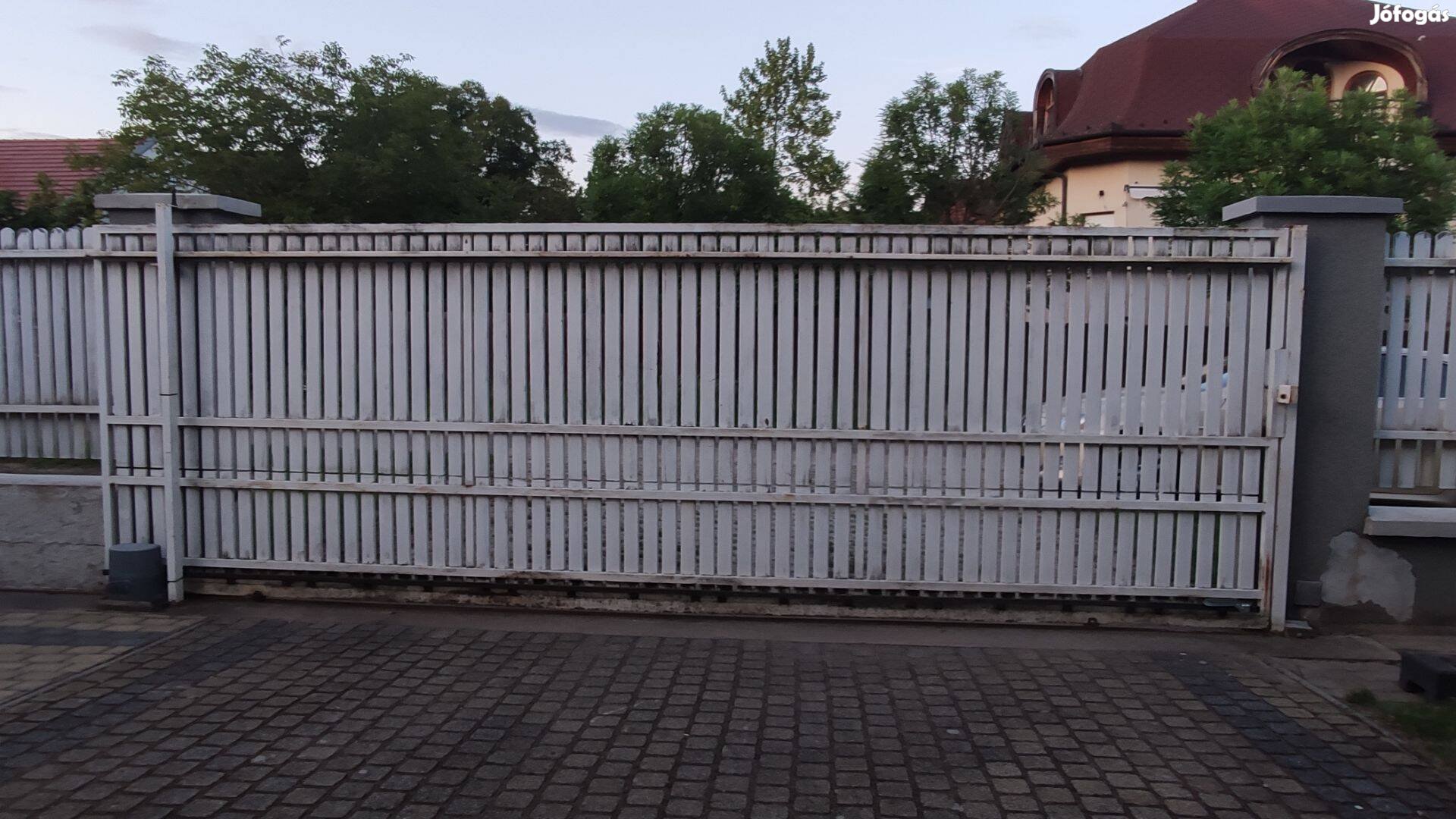 Eladó használt görgős erős tolókapu