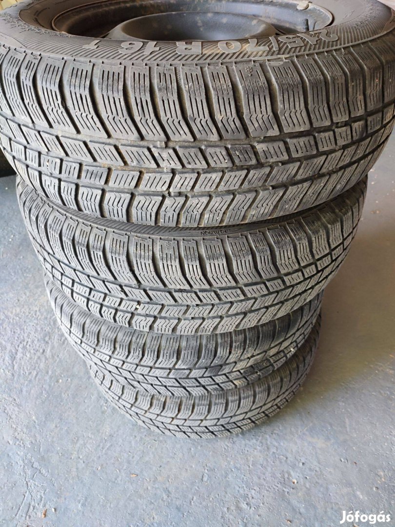 Eladó használt gumiabroncs téli 215/70 R16