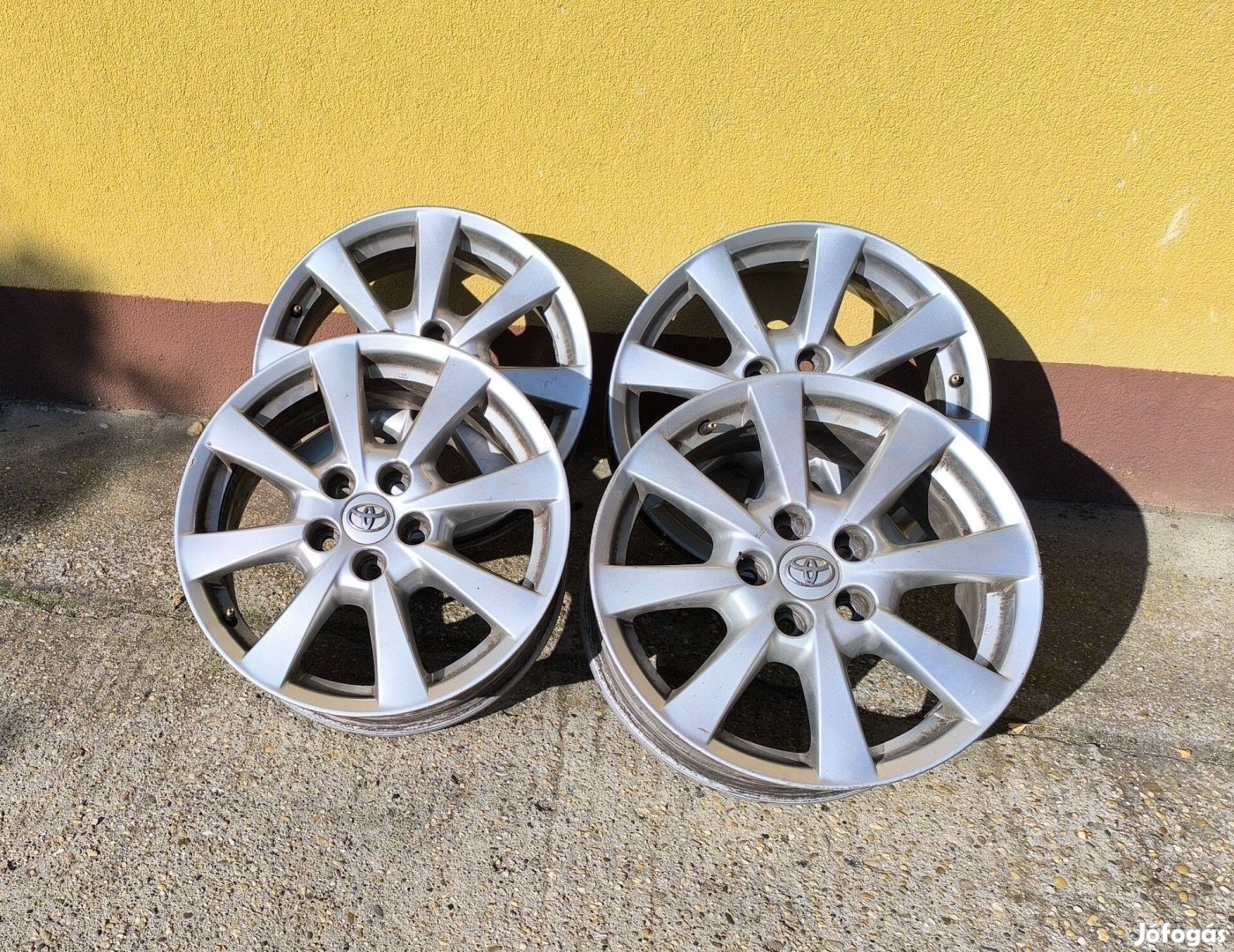 Eladó használt gyári Toyota R17 alufelni
