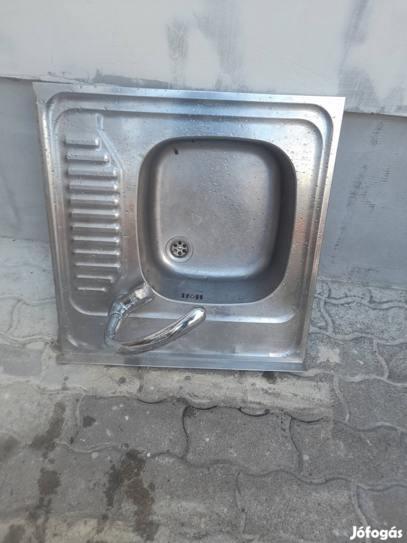 Eladó használt mosogató tálca és csaptelep.