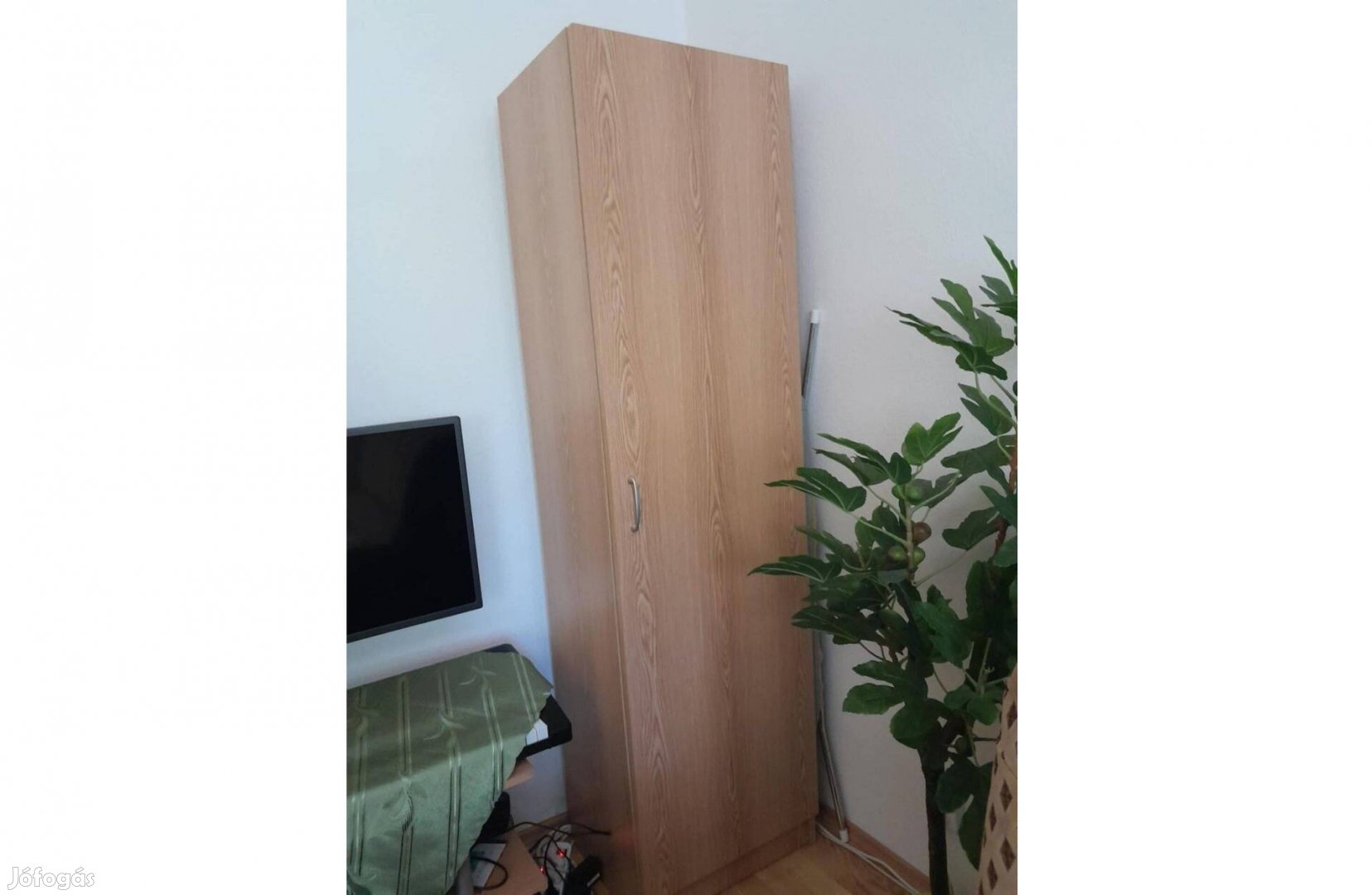 Eladó használt polcos szekrény