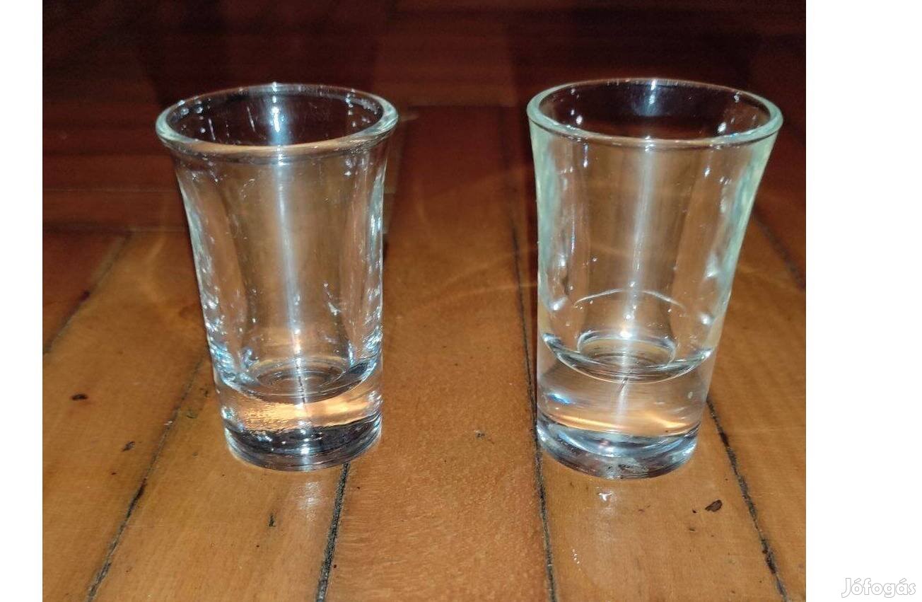 Eladó használt rövid italos pohár 2db egyben