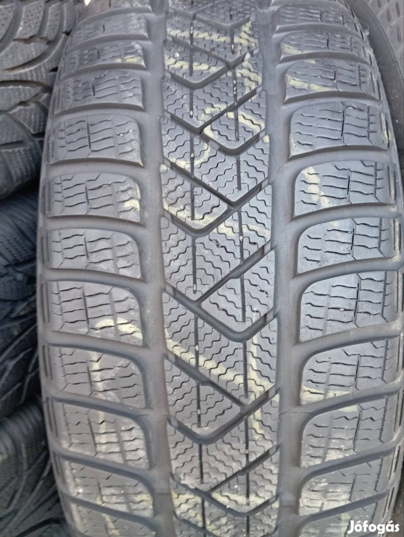 Eladó használt teli gumi.215/55R17 , Pirelli Sottozero 3.