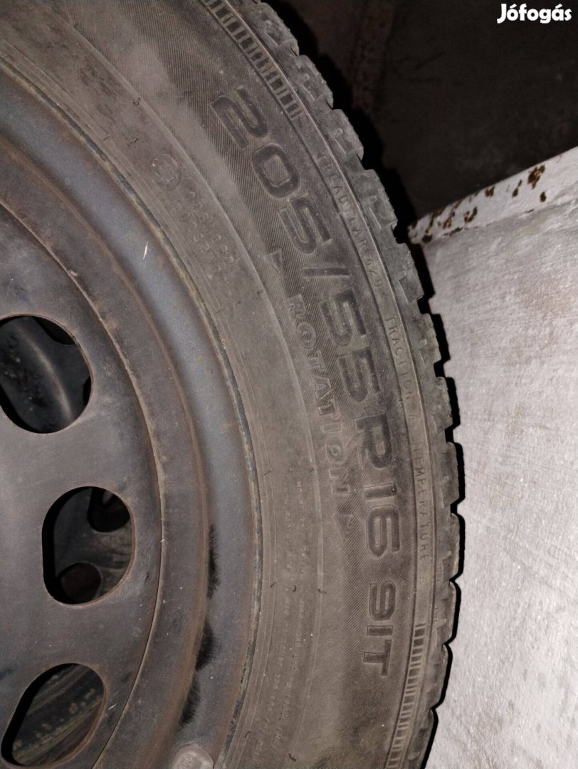 Eladó használt téli gumi felnivel