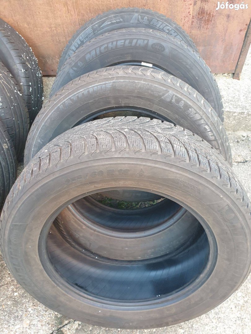 Eladó használt téligumi 235/60/18