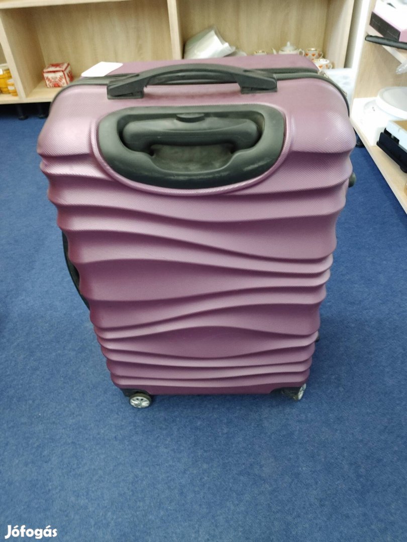 Eladó használt utazó bőrönd