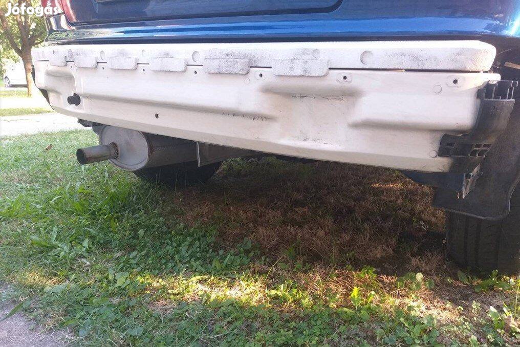 Eladó hátsó lökhárító merevítő vas és hungarocell Bmw e36