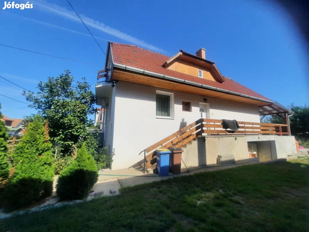 Eladó hatvani családiház
