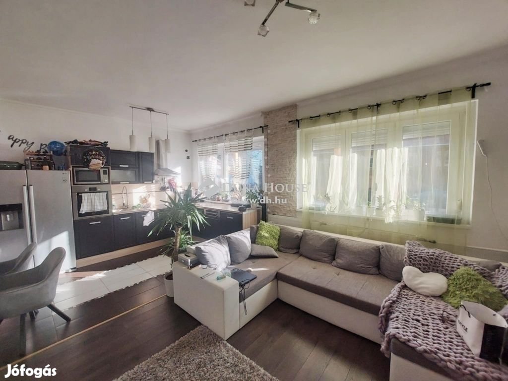 Eladó ház, Budapest 15. ker.