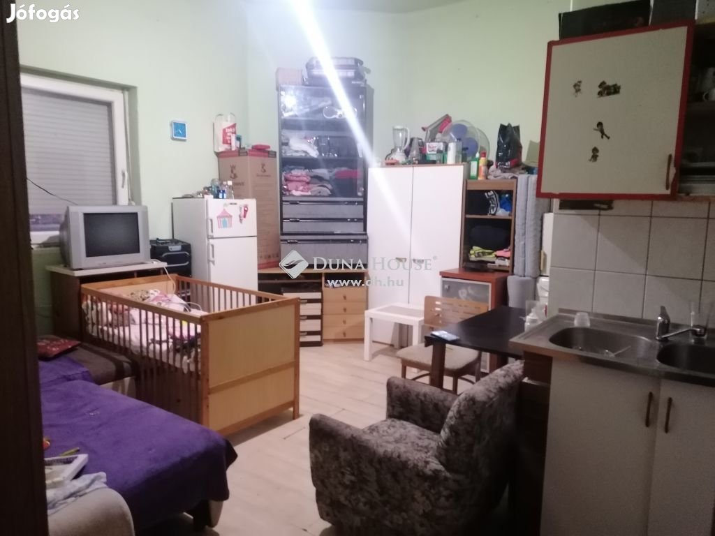 Eladó ház, Budapest 15. ker.