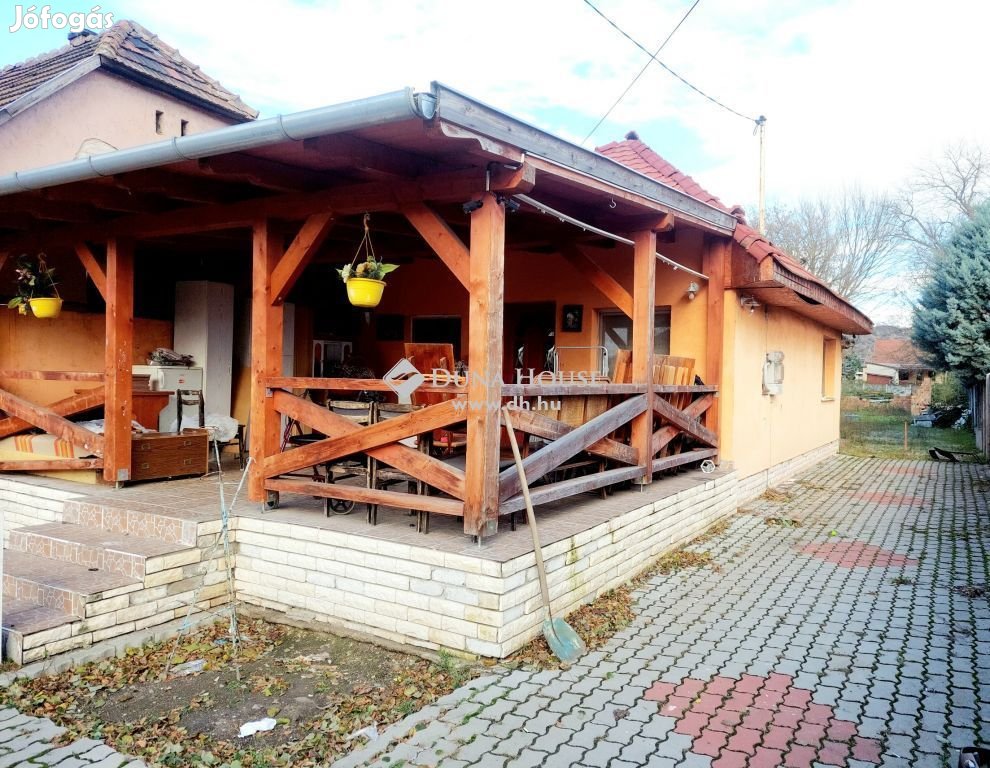 Eladó ház, Esztergom