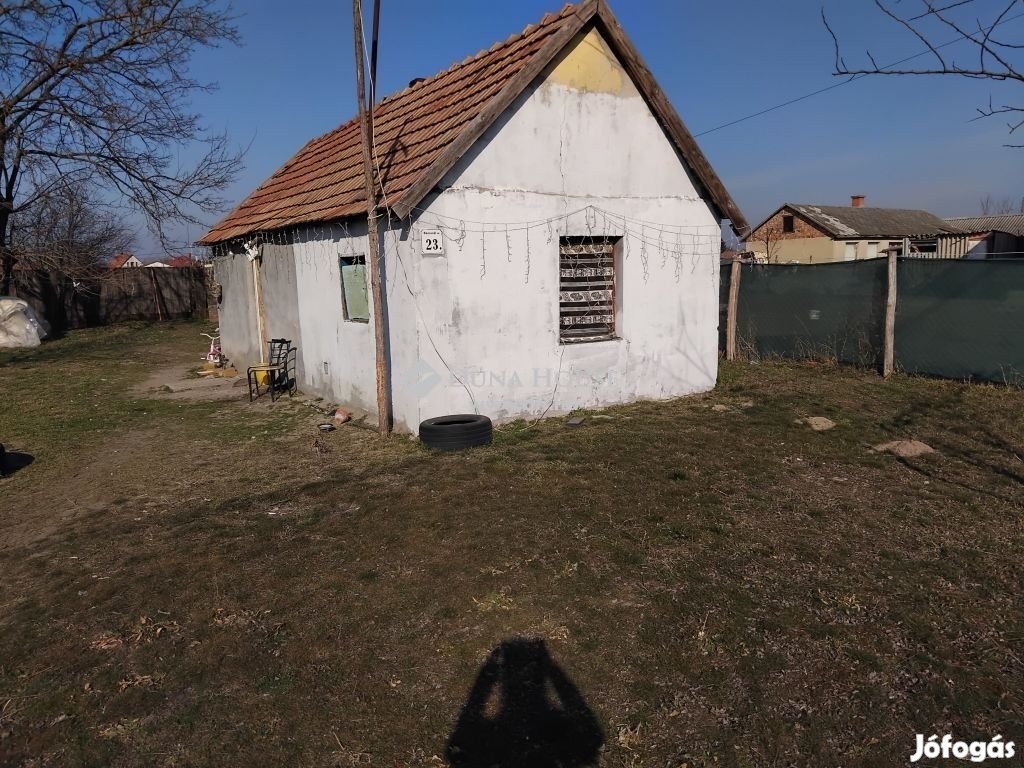 Eladó ház, Lajosmizse