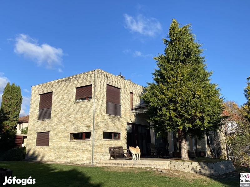 Eladó ház, Üröm, 160 m2