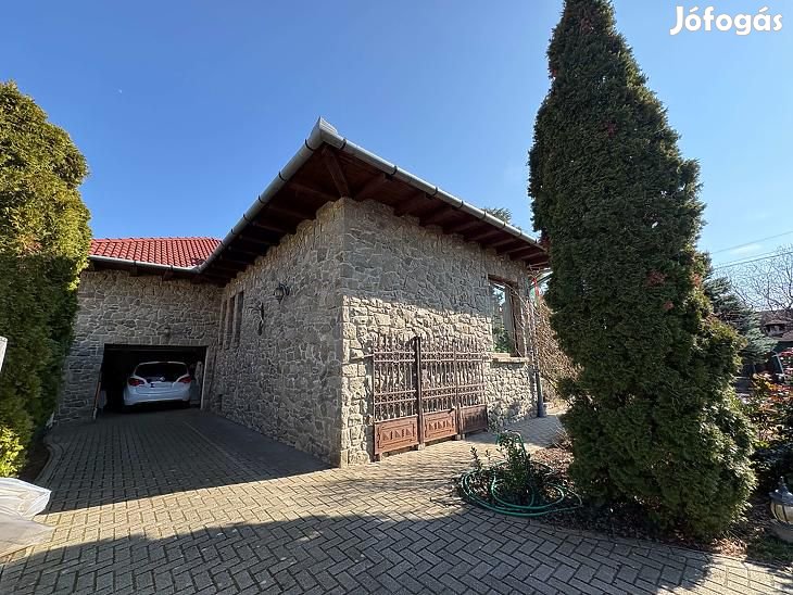 Eladó ház - Budakalász