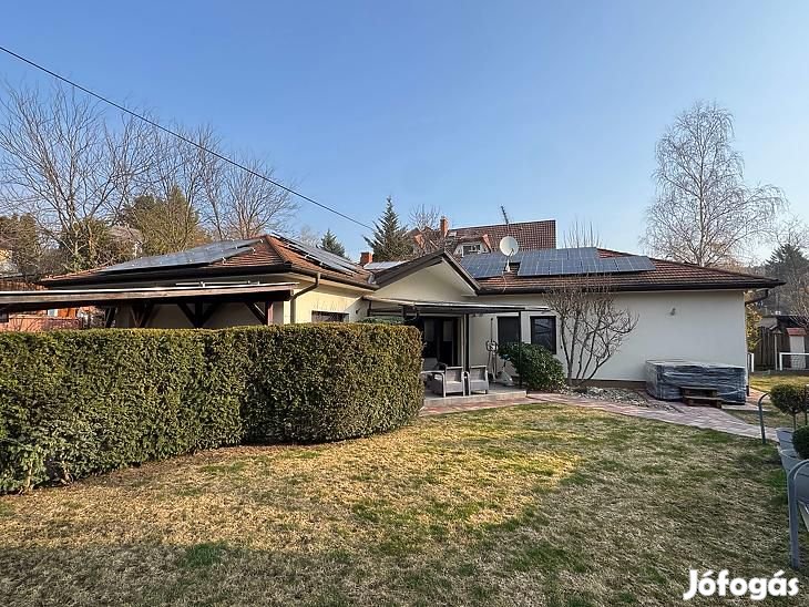 Eladó ház - Üröm