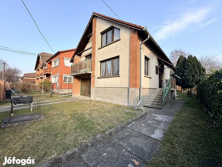 Eladó ház - Vác
