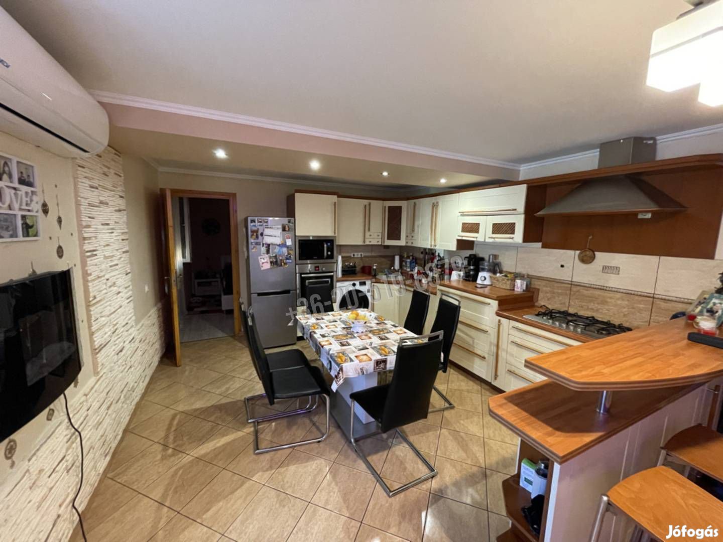 Eladó ház a Báthori utcában