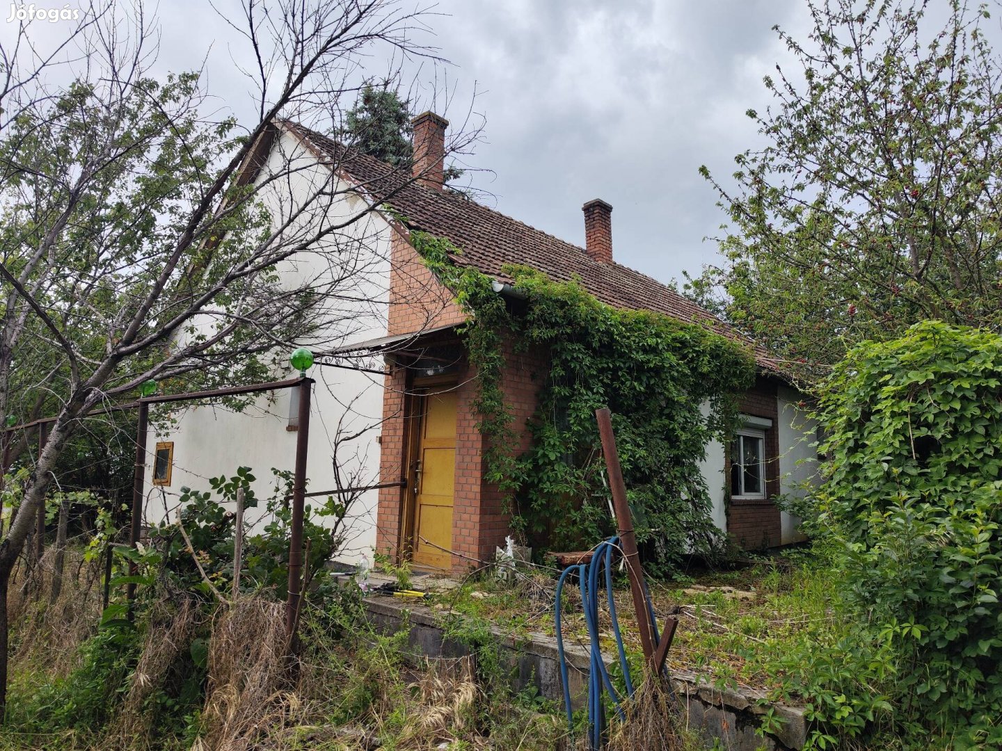 Eladó ház felújítandó állapotban 