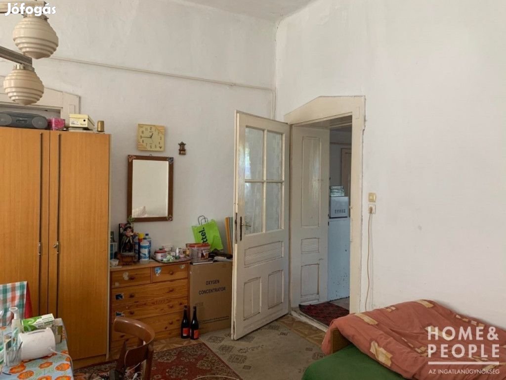 Eladó ház üzlethelyiséggel Kisteleken!