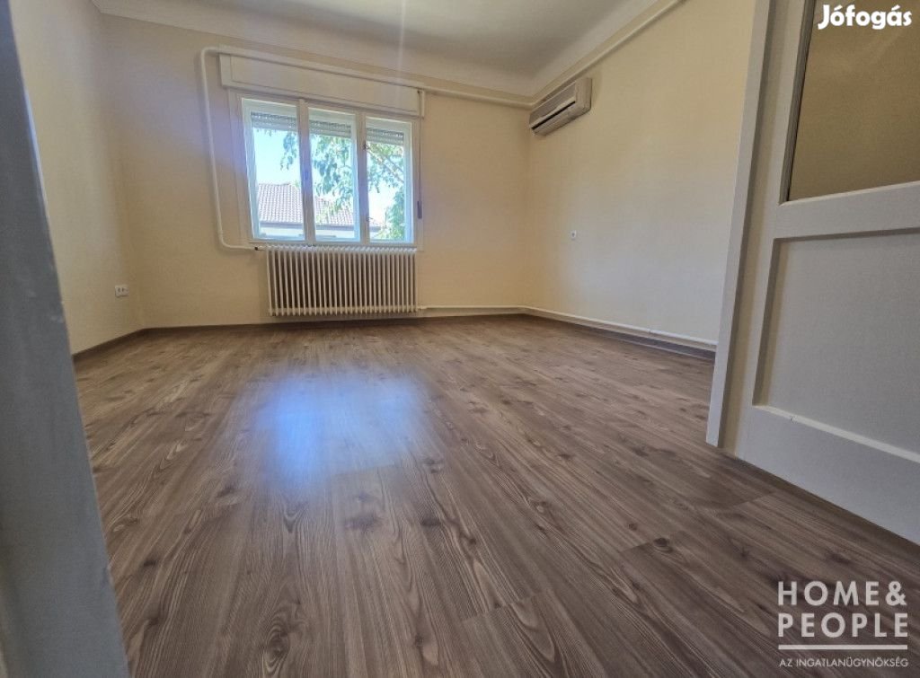 Eladó házikó 5 percre a belvárostól! - Szeged