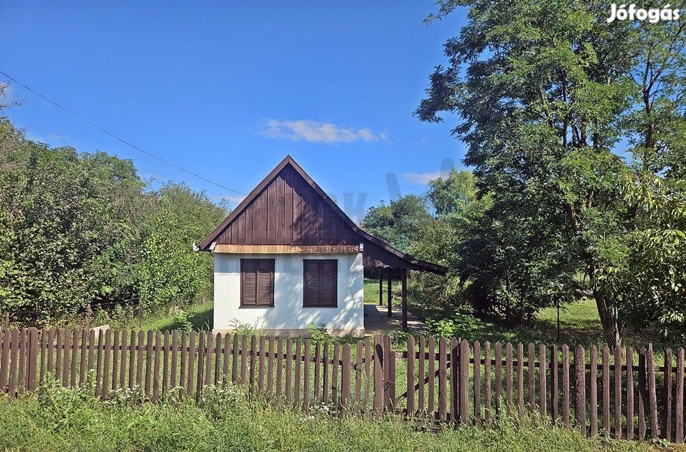 Eladó hétvégi ház Békéscsabán, kedvelt kertvárosi övezetben!