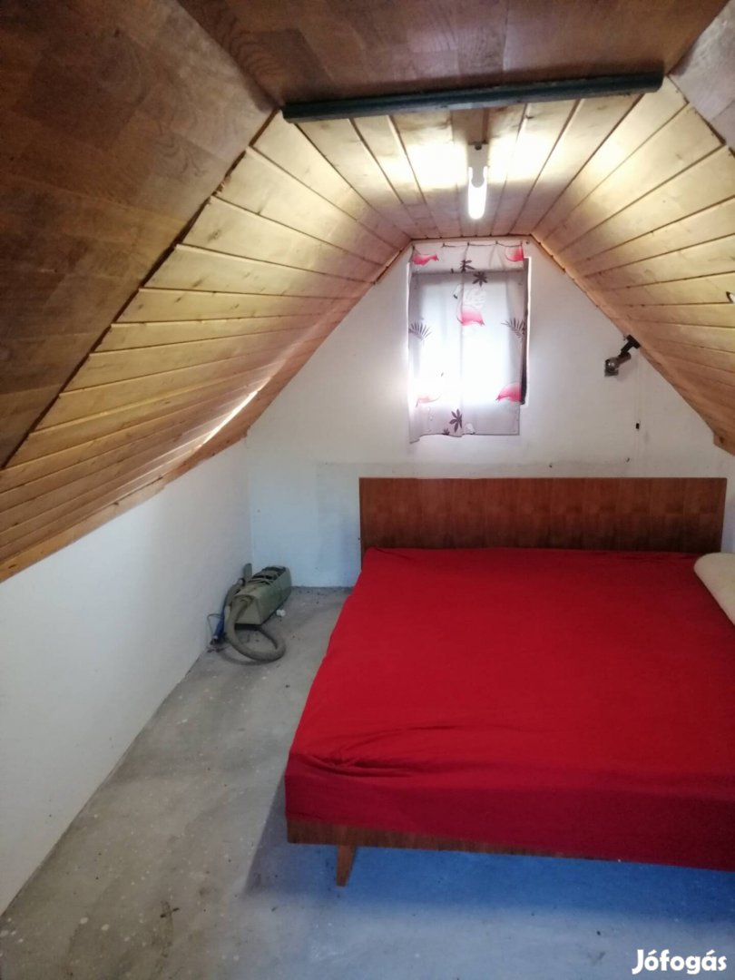 Eladó hétvégi telek