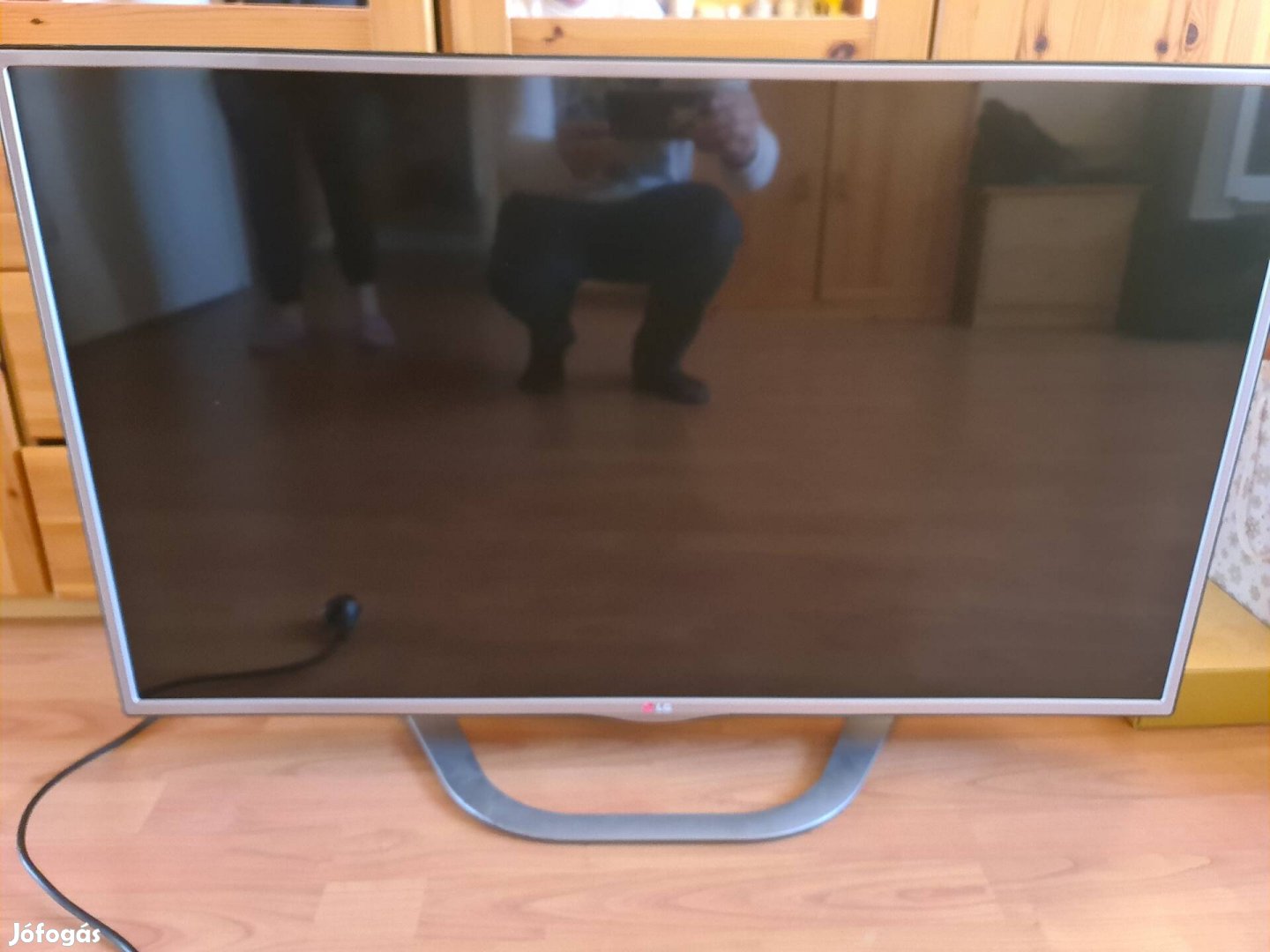 Eladó hibás lg led tv.