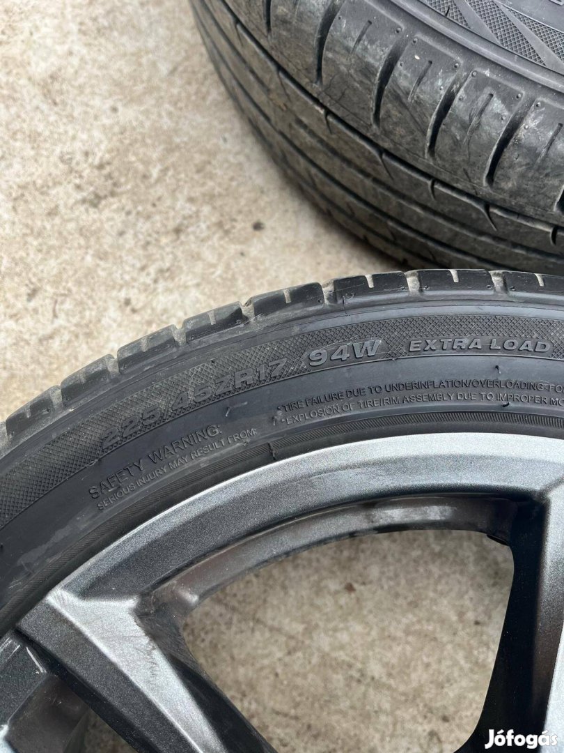Eladó hibátlan BMW alufelni jó gumikkal