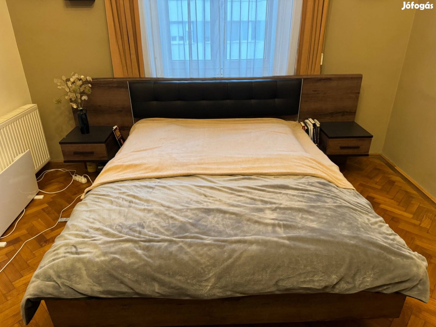 Eladó hibátlan állapotú ágy a Mömaxból, matrac nélkül