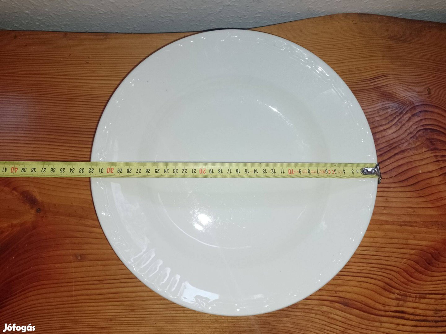 Eladó hibátlan fehér fali disztányérn Zalaegerszegen