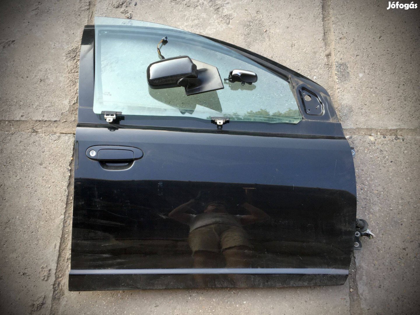 Eladó hibátlan metál fekete Toyota Yaris I-es ajtó . Bp-en