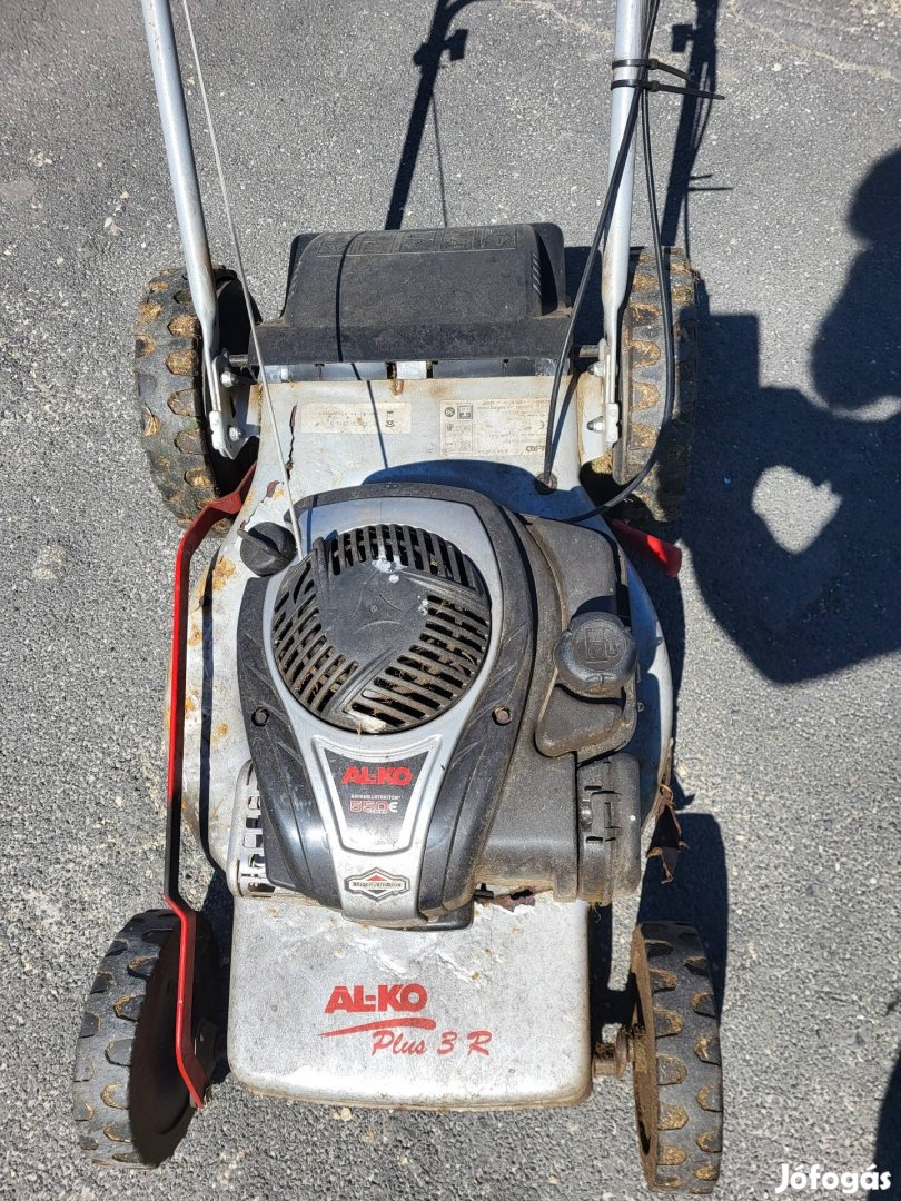 Eladó hibátlan motorral egy briggs 140 ccm fűnyíró!