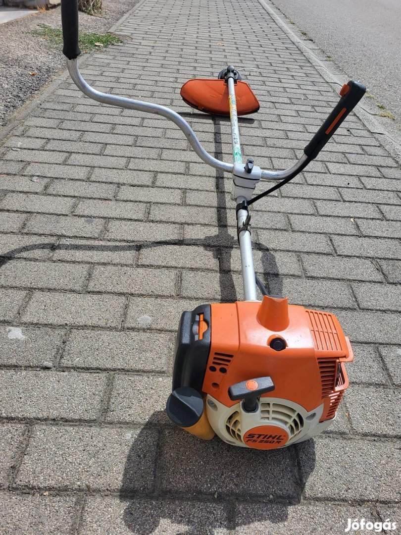 Eladó hibátlan működéssel egy stihl fs 250 tipusú fűkasza! 