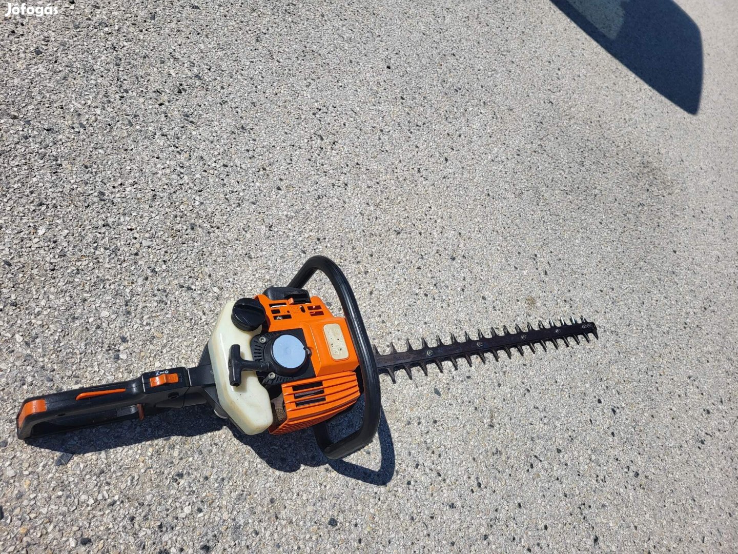 Eladó hibátlan stihl hs 80 tipusú sövényvágó!