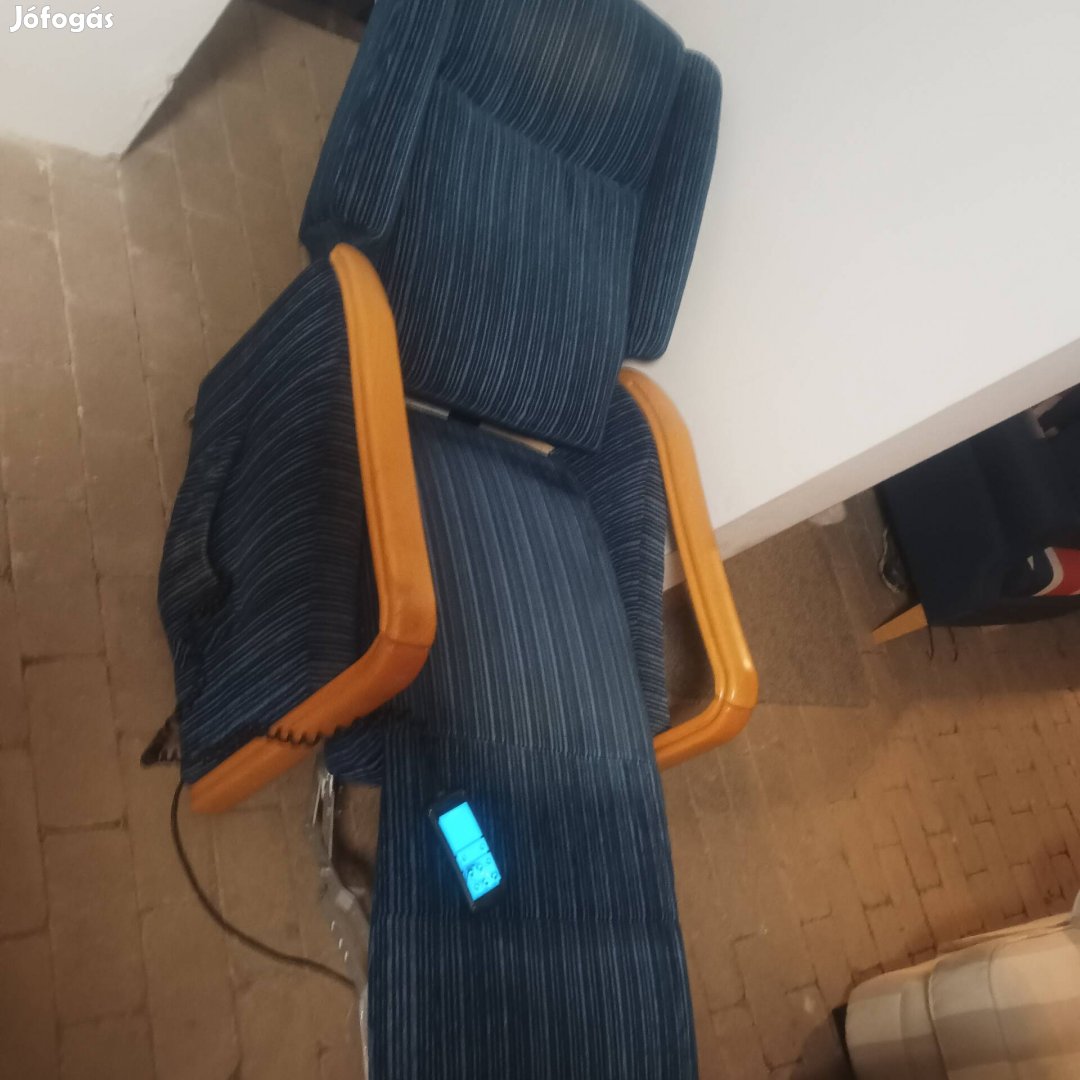 Eladó himolla felállástsegítő fotel 