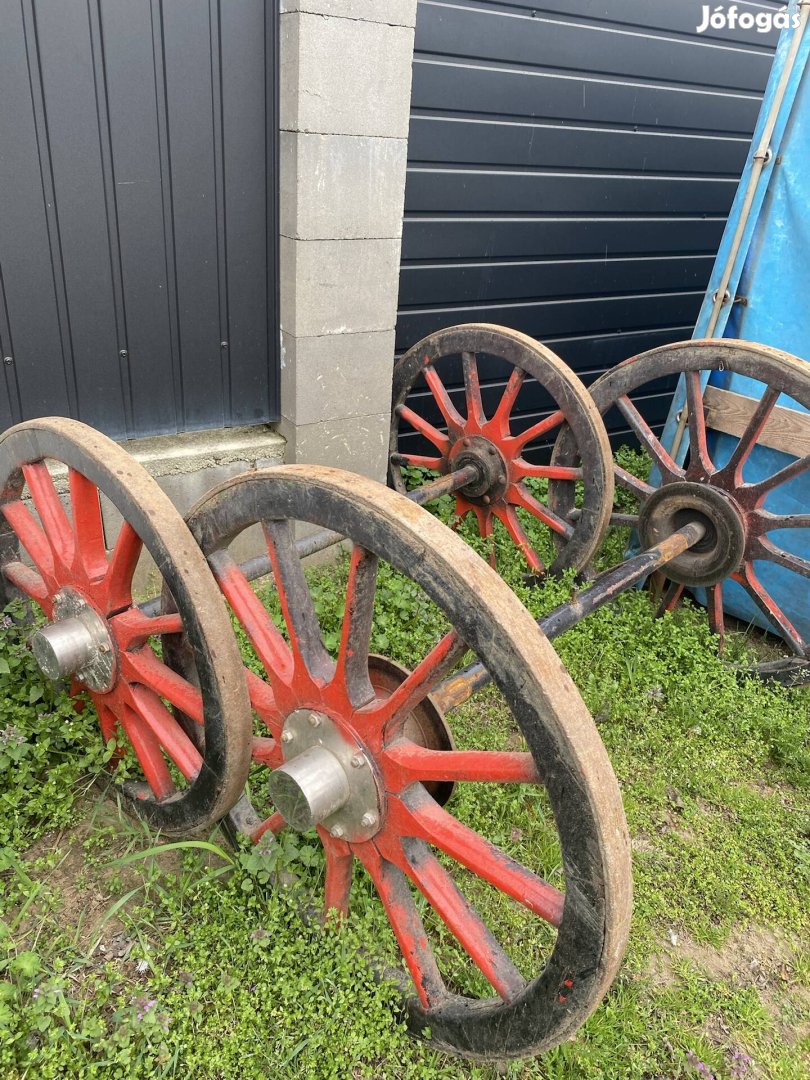 Eladó hintókerék
