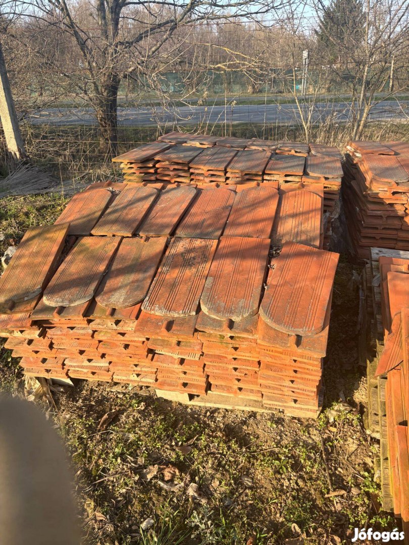 Eladó hódfarkú cserép