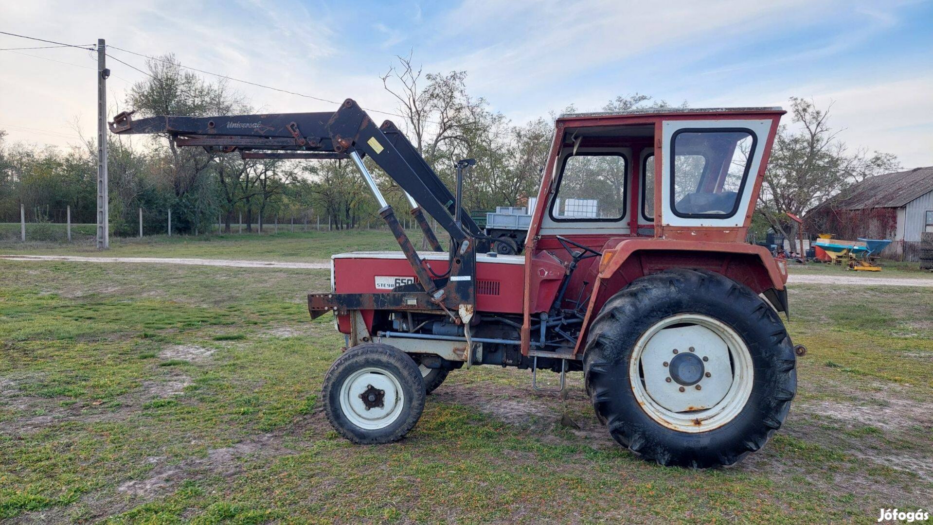 Eladó homlokrakodós traktor Steyr 650