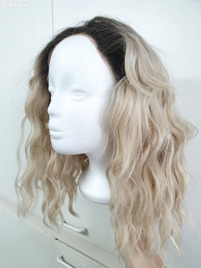 Eladó hullámos szőke lace front paróka